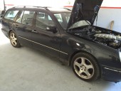 Dezmembrez Mercedes E200