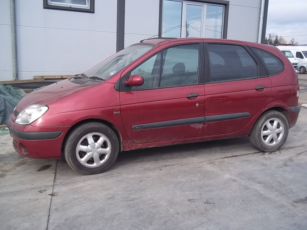 Dezmembrez Renault Scenic 2001 Benzina Hatchback 04