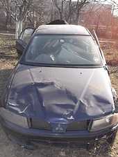 Mitsubishi Carisma avariat 2000 Benzina Hatchback - 10 Aprilie 2013
