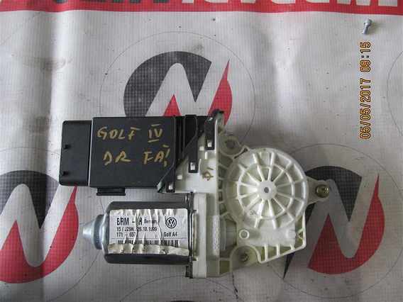 MOTORAS MACARA DREAPTA FATA Volkswagen Golf-IV benzina 2001 - Poza 1