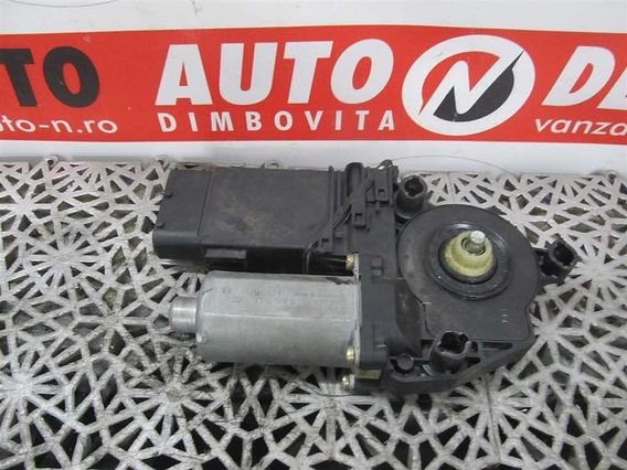 MOTORAS MACARA STANGA FATA Volkswagen Golf-IV diesel 2002 - Poza 1