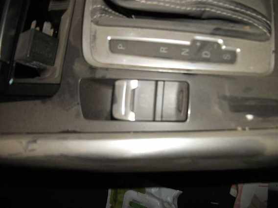 BUTON ACTIVARE / DEZACTIVARE FRANA DE MANA Audi Q5 2012 - Poza 1