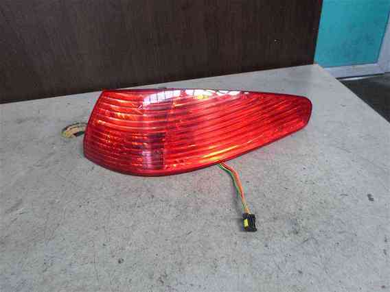 LAMPA DREAPTA SPATE Peugeot 607 2004 - Poza 1