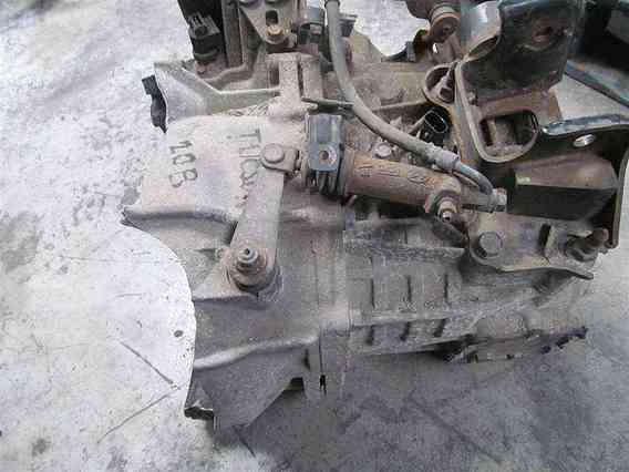 CUTIE VITEZA Hyundai Tucson benzina 2005 - Poza 4