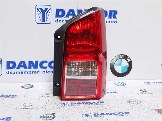 LAMPA DREAPTA SPATE Nissan Pathfinder 2007 - Poza 1