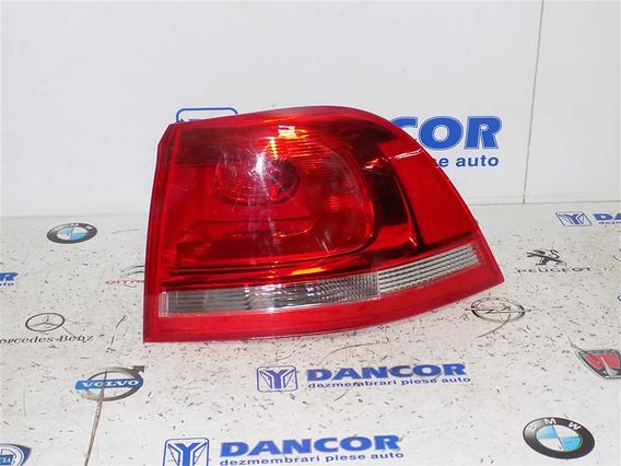 LAMPA DREAPTA SPATE Volkswagen Touareg 2011 - Poza 1