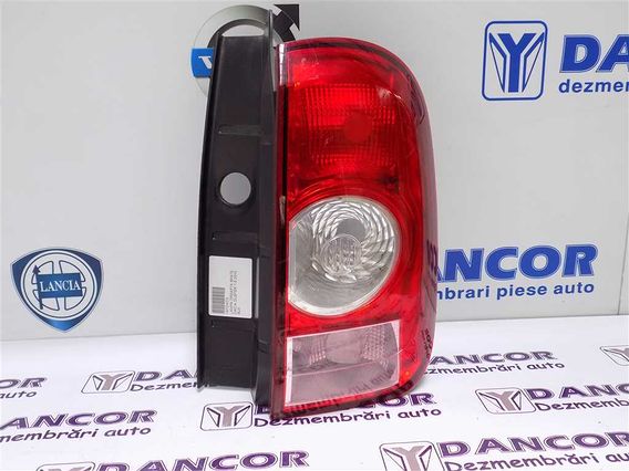 LAMPA DREAPTA SPATE Dacia Duster 2010 - Poza 1