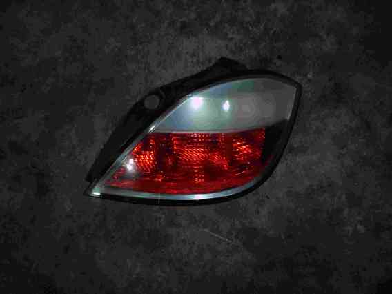 LAMPA DREAPTA SPATE Opel Astra-H 2004 - Poza 1