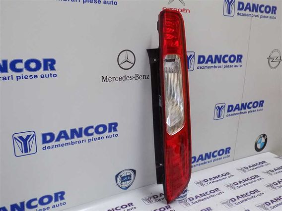 LAMPA DREAPTA SPATE Ford Focus II 2007 - Poza 2