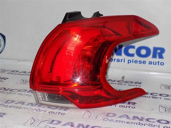 LAMPA DREAPTA SPATE Peugeot 2008 2015 - Poza 1