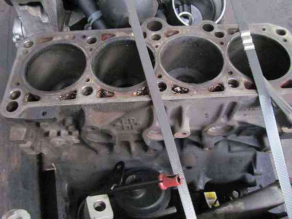 BLOC MOTOR Volkswagen Passat diesel 2000 - Poza 1