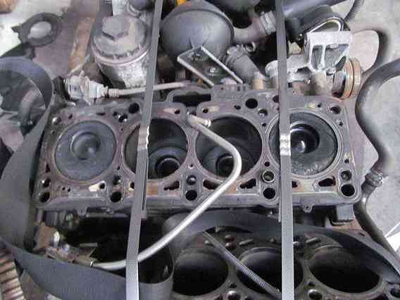 BLOC MOTOR Volkswagen Bora diesel 2003 - Poza 3