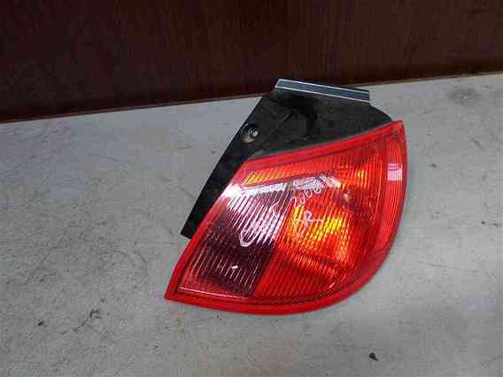 LAMPA DREAPTA SPATE Mitsubishi Colt 2006 - Poza 1