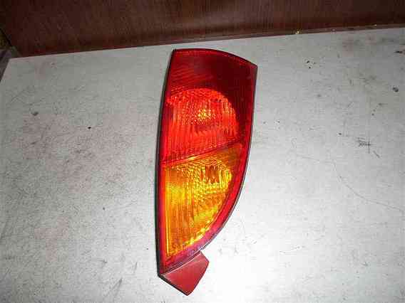 LAMPA DREAPTA SPATE Ford Focus I 2002 - Poza 1